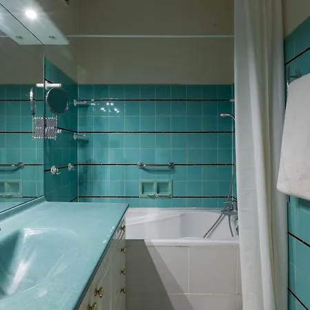 Apartment Veeve Comforts By Gare Saint Lazare Paris